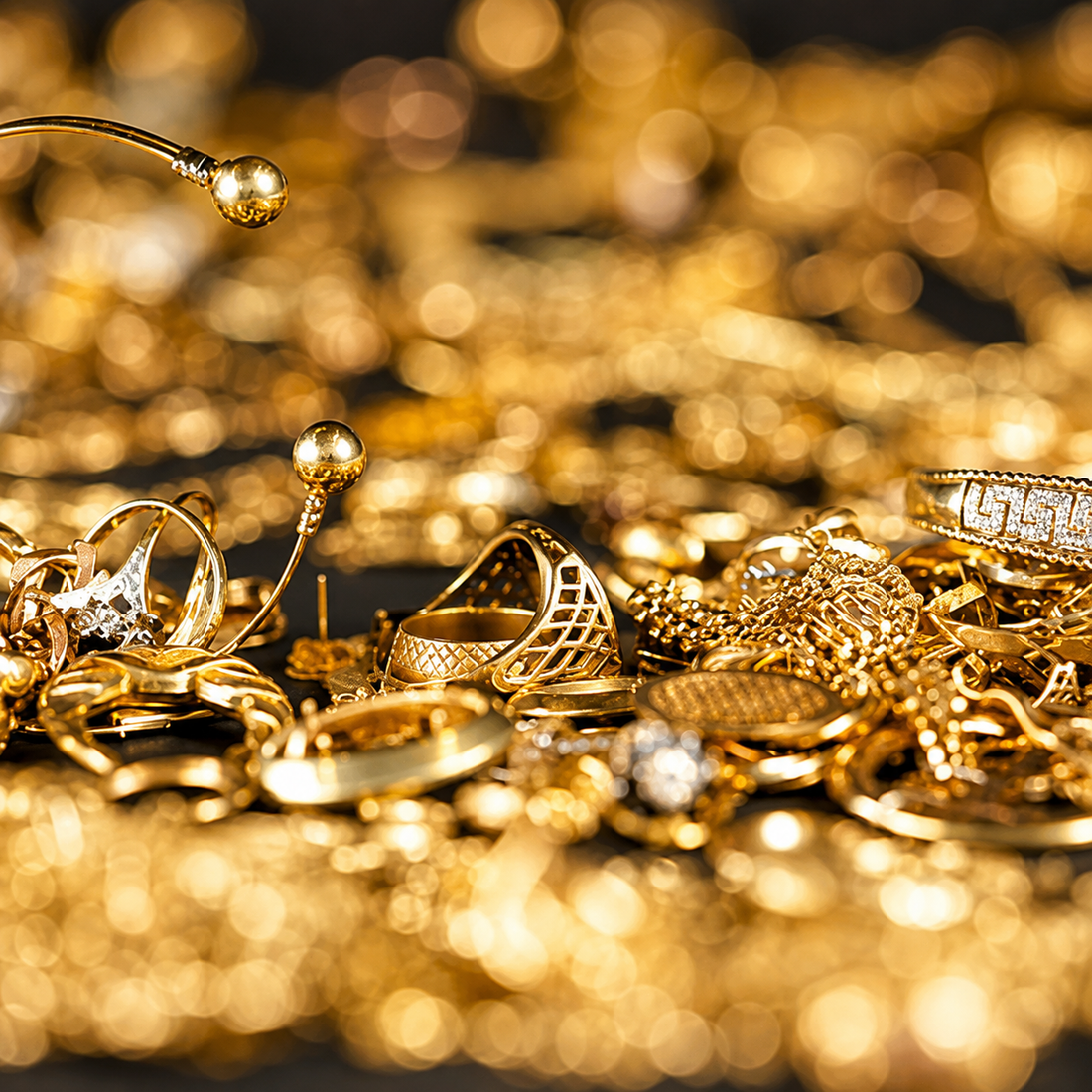 18K PVD Gold Plating vs Traditional Gold Plating: What’s the Difference?