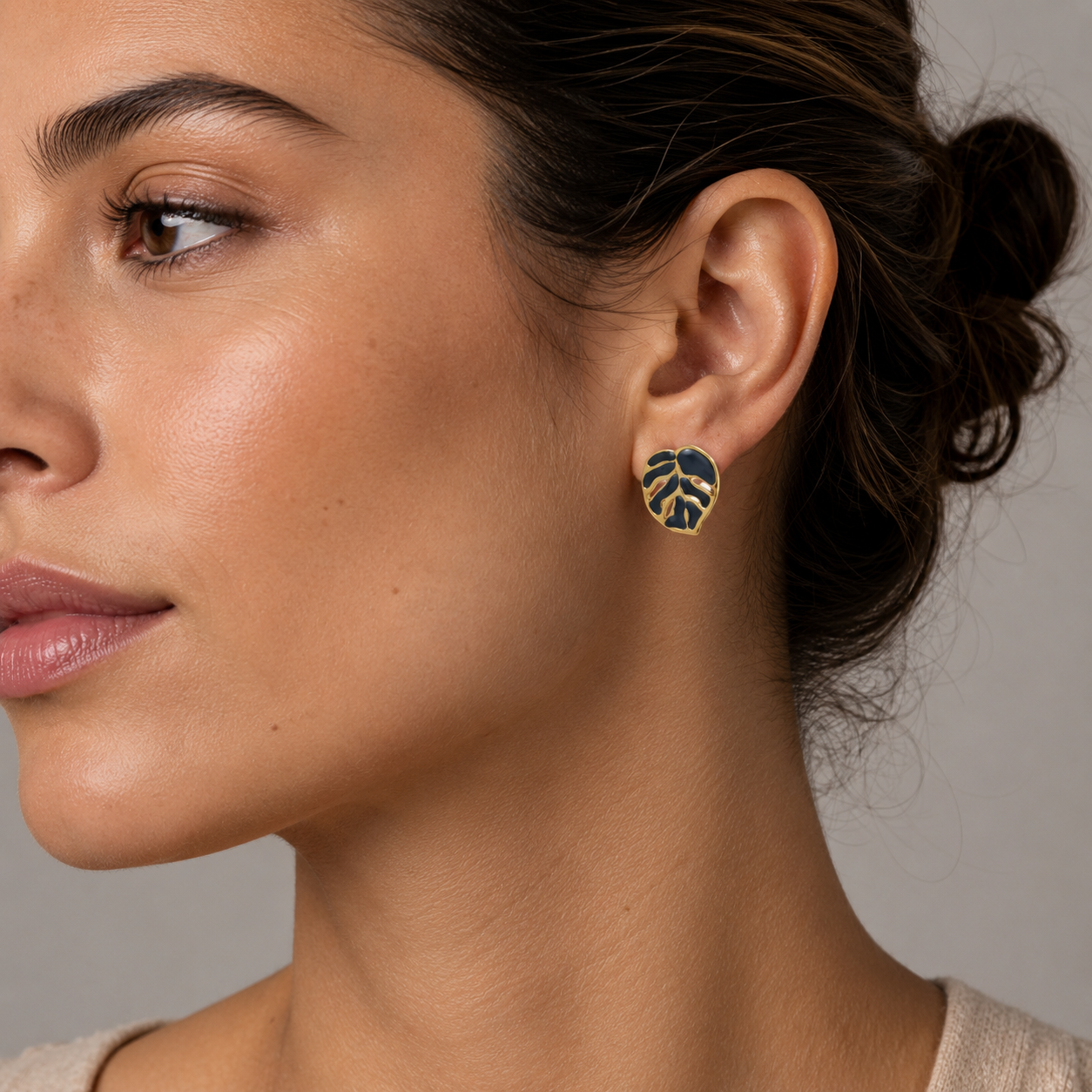 Verdant Striped Leaf 18K Gold Stud Earrings