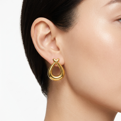 Minimalist 18K Gold Teardrop Studs