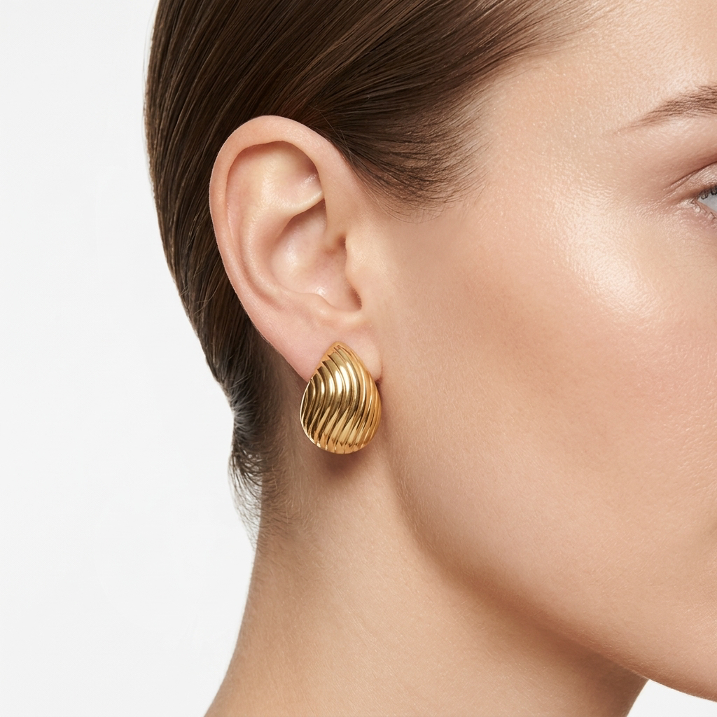 Wave Pattern Teardrop 18K Gold Stud Earrings
